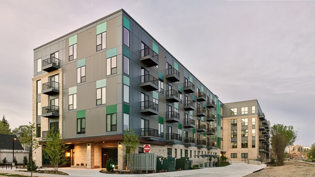 Building Photo - Irwin