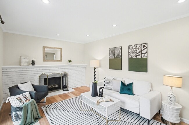 Foto del edificio - Modern 3BD Home with Eco Water Systems, EV Charging & Designer Finishes – Prime San Jose Locale