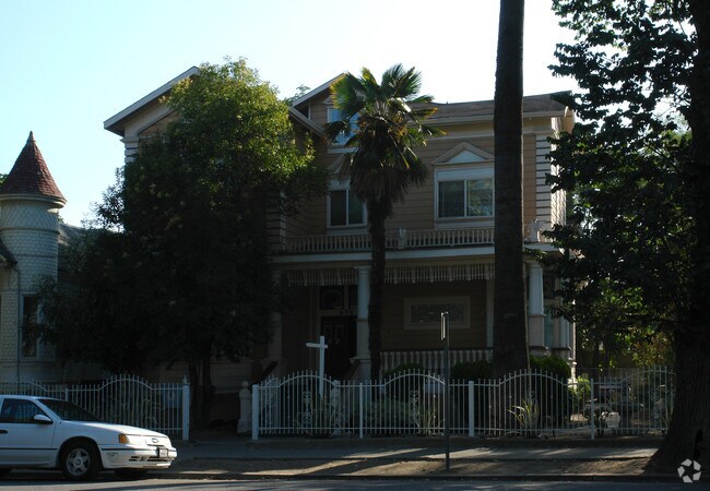 Building Photo - 694 S 2nd St