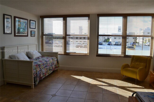 Foto del edificio - 2899 Collins Ave