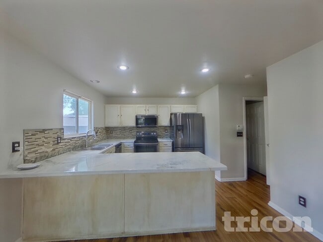 Building Photo - 1028 Oriole Cir