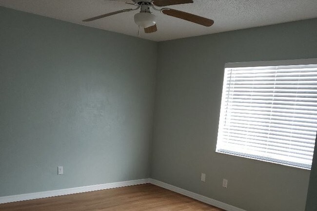 HABITACIÓN - 2087 Oak Meadow Cir