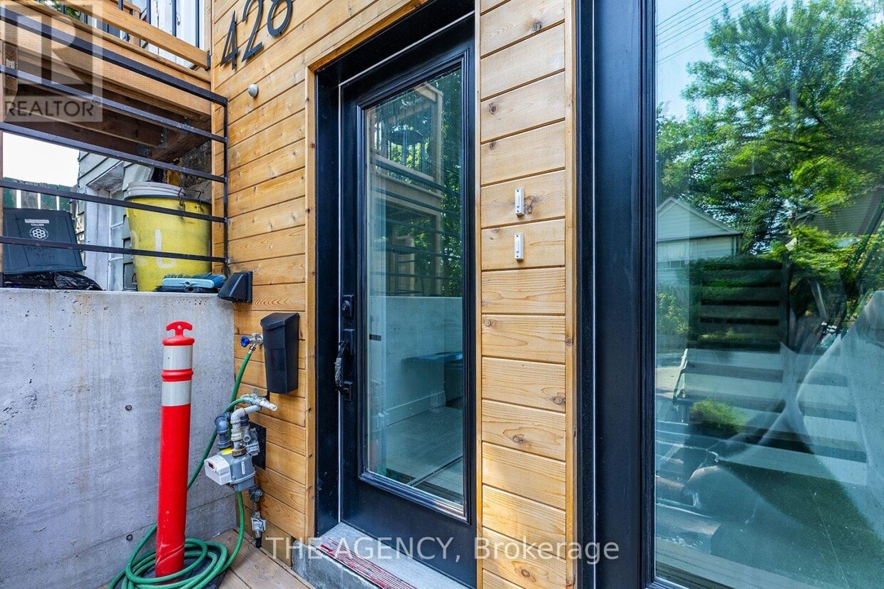 Photo principale - 428 Woodfield Rd.