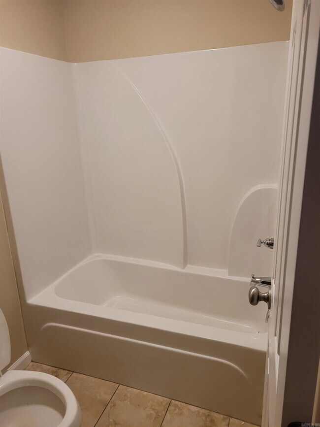 Building Photo - 3409 Longcoy St