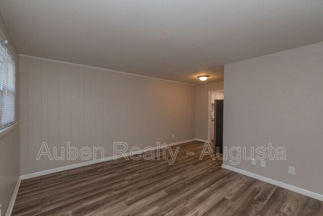 Foto del edificio - 1604 Johns Rd