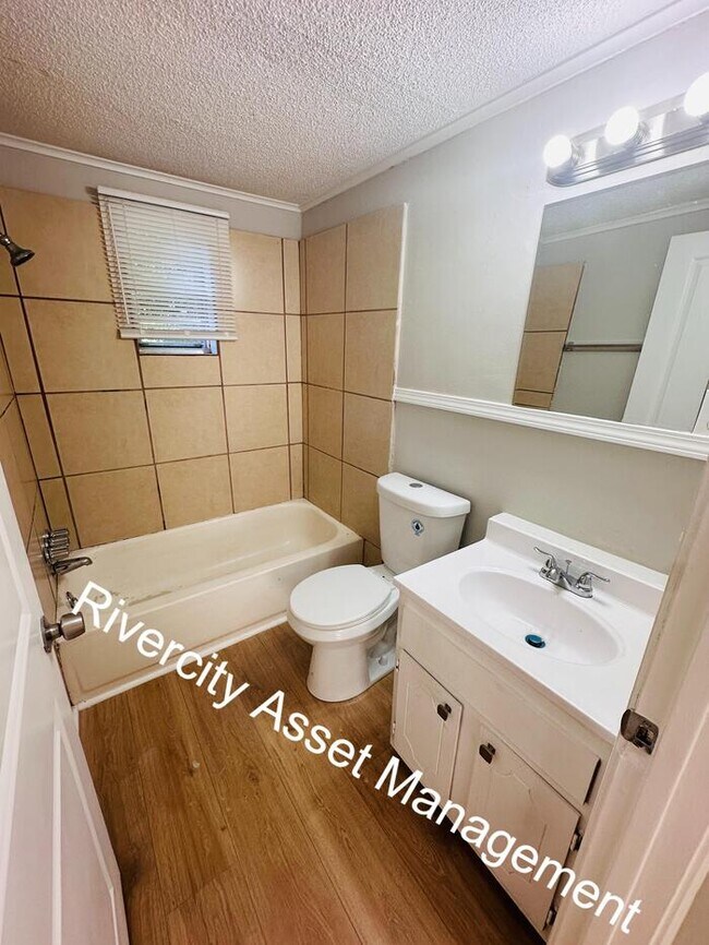 Building Photo - GORGEOUS SPACIOUS SECTION 8 FRIENDLY HOME!!
