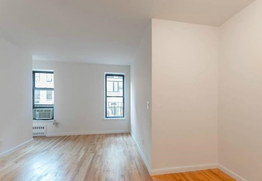 Building Photo - 357 E 77th St