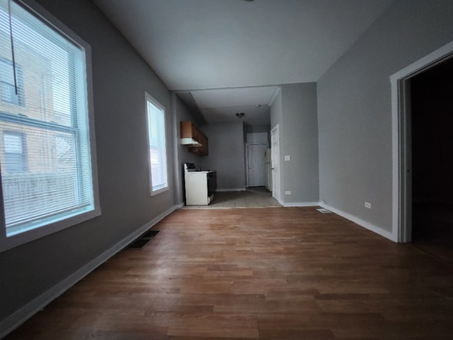 Building Photo - 726 E 93rd St