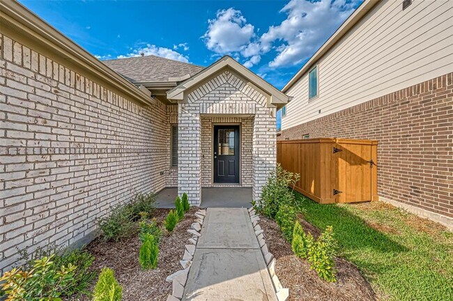 Building Photo - 21630 Sandy Hill Cir