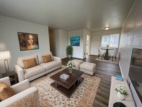 Building Photo - 803 NE Alameda Ave