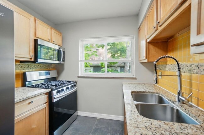 Building Photo - 4348 Kirby Ave