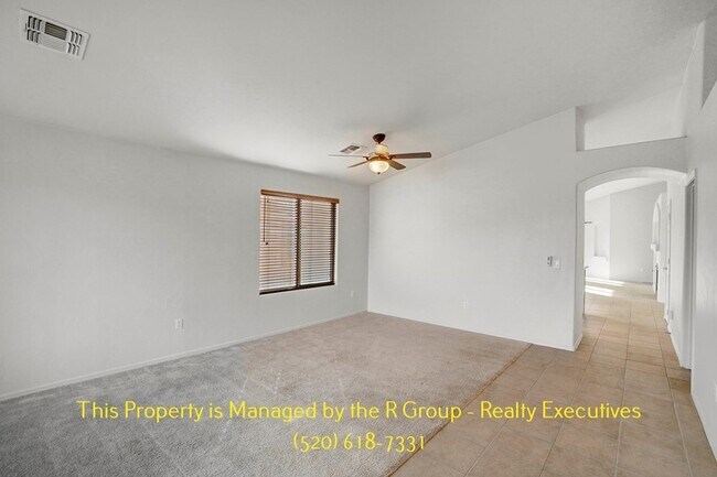 Foto del edificio - Freshly painted 4 bed, 2 bath