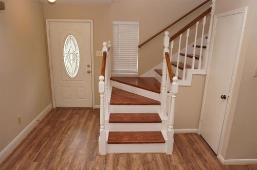 Building Photo - 201 Thunderbird Dr