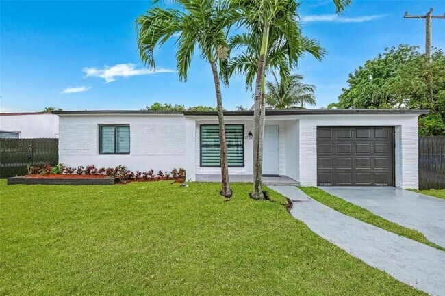 North 25th Avenue - North 25th Avenue House