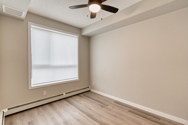 Building Photo - 1605-1617 17 St SE