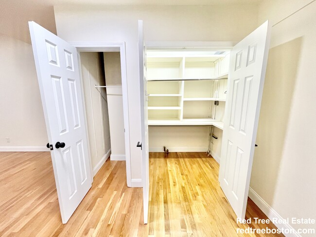 Foto del edificio - 523 E 3rd St