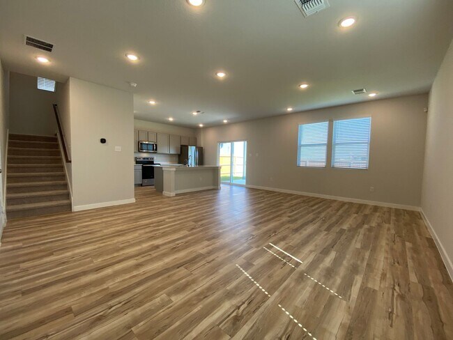 Foto del edificio - Walking Distance to Long Creek High School...