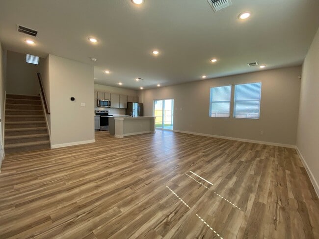 Building Photo - Walking Distance to Long Creek High School / Fridge, Washer & Dryer Included / Fenced in Yard / N...