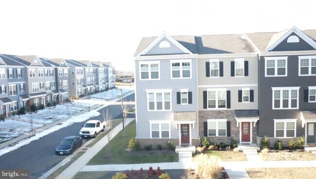 Building Photo - 1828 Sag Harbor Ln