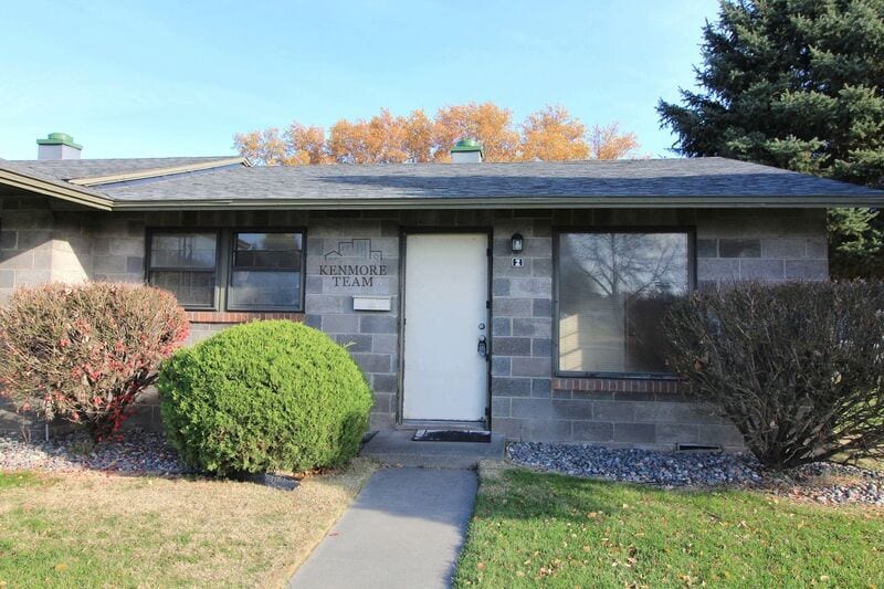 Primary Photo - 2 N Palouse St
