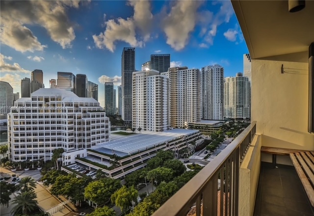 Foto del edificio - 520 Brickell Key Dr