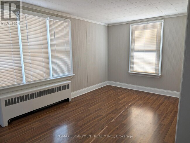 Building Photo - 12 E 24th St