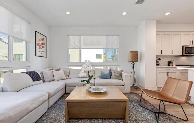 Building Photo - 2907 W Exposition Pl