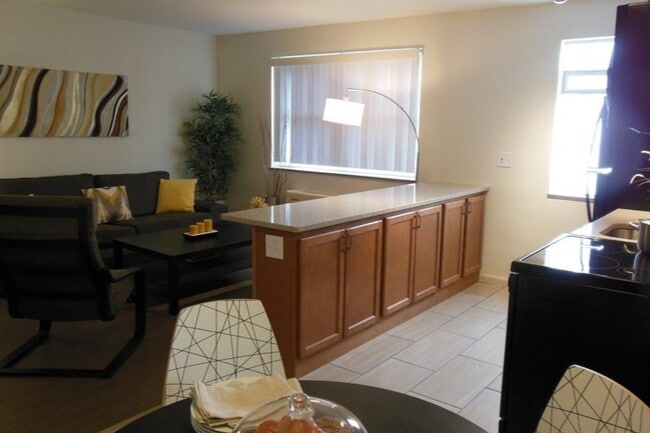 1201 Edgecliff- Open Space Living R Kitchen - Edgecliff - Nassau Walnut Hill Apartments