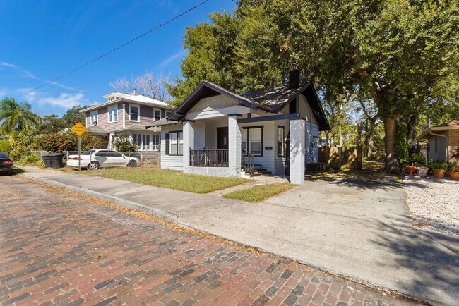 Foto del edificio - Cute 2bdrm/1bath Bungalo ** Section 8 OK ** Ready NOW**WEEKEND ONLY SPECIAL** TAKE $500 off first...