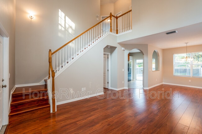 Building Photo - 1011 Lake Shore Ranch Dr