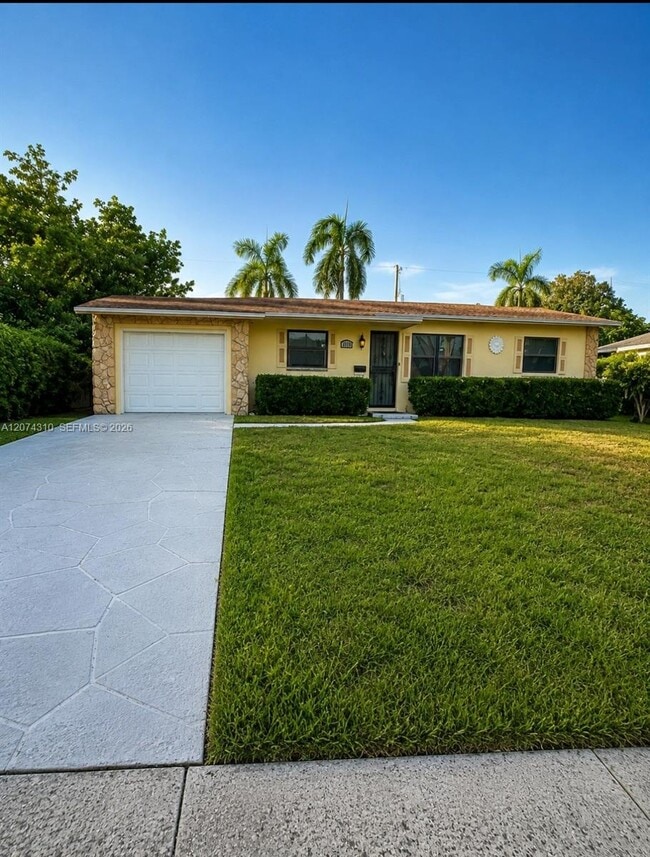 Building Photo - 539 Sabal Palm Dr