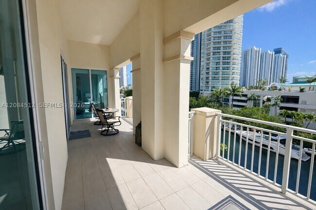 Foto del edificio - 250 Sunny Isles Blvd