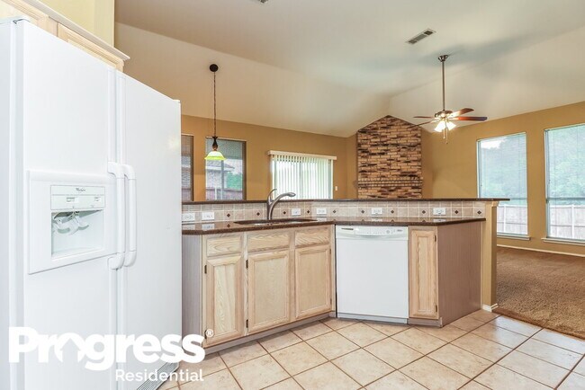 Building Photo - 841 Summit Pointe