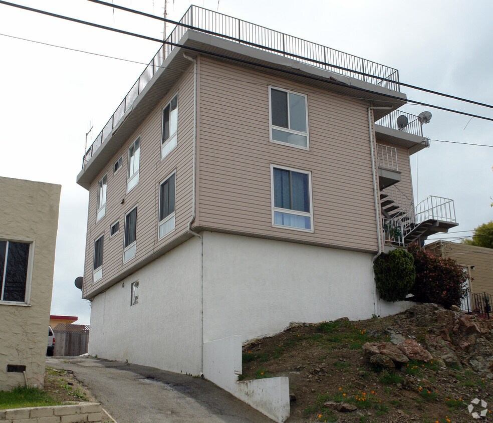 Building Photo - 5200 Panama Ave