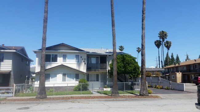 Foto del edificio - 3184 Pearl Ave