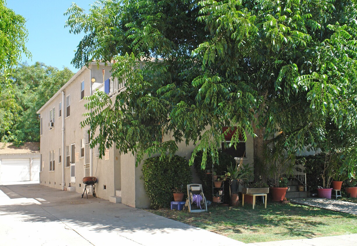 Building Photo - 820 N Edinburgh Ave