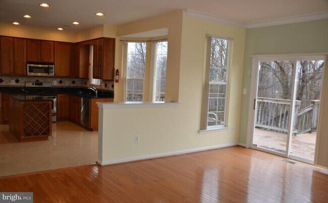 Building Photo - 21323 Village Green Cir