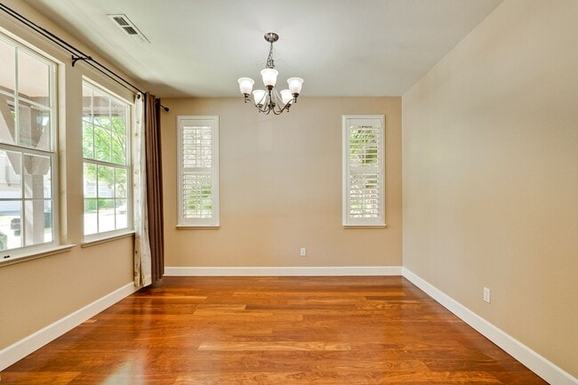Building Photo - Beautiful 4 Bed 3 Bath Ardenwood Home!