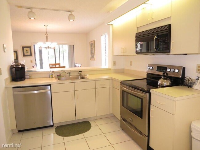Building Photo - 3 br, 2 bath House - 5920 S End Lake Dr Ap...