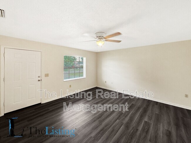 Foto del edificio - 5653 Viburnum Ct