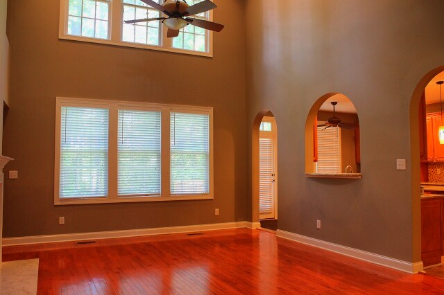 Building Photo - *Pending Application* Beautiful large 5 be...