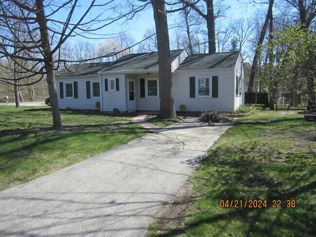 Building Photo - 810 Orlando Ave SE