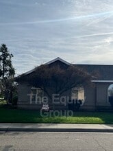 Building Photo - 2329 W Sunnyside Ave