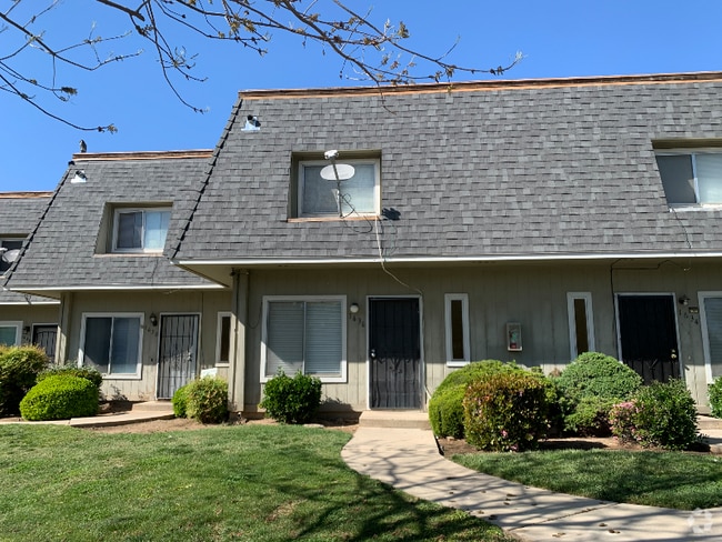 Building Photo - 1636 W N Bear Creek Dr