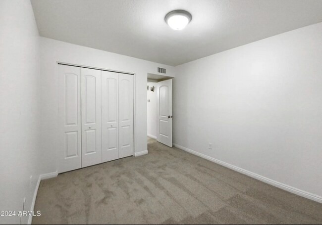 Foto del edificio - 1055 N Recker Rd