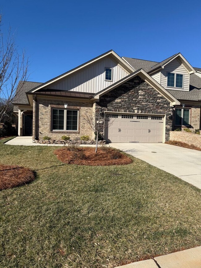 Building Photo - Updated 3 Bedroom High Point Condo with Large Bonus Room!