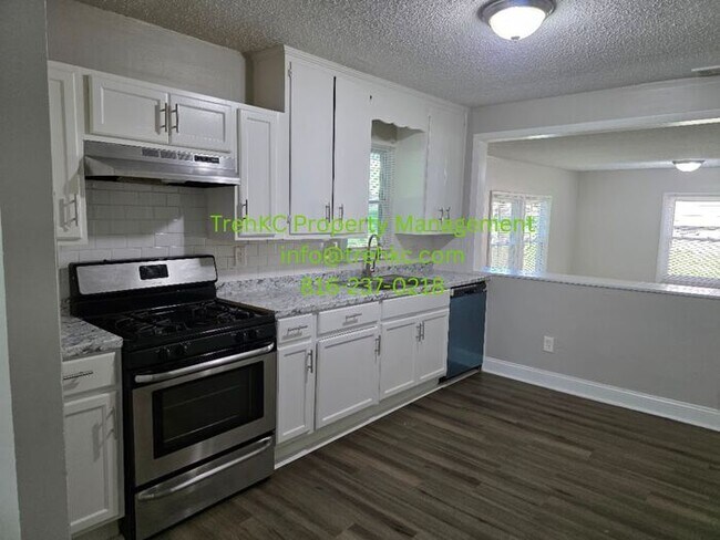 Foto del edificio - 6338 Longwood Ct