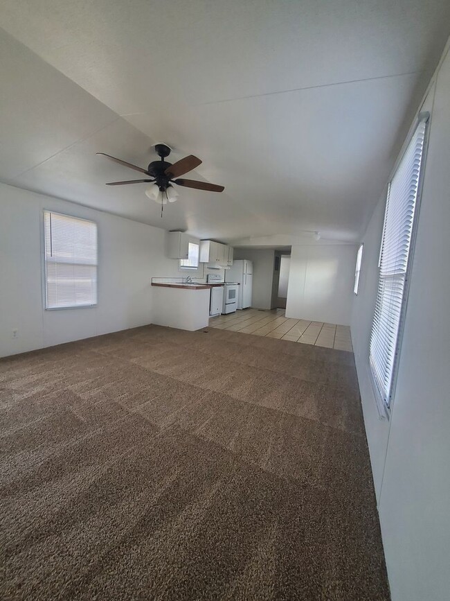 Building Photo - Ready to move in!