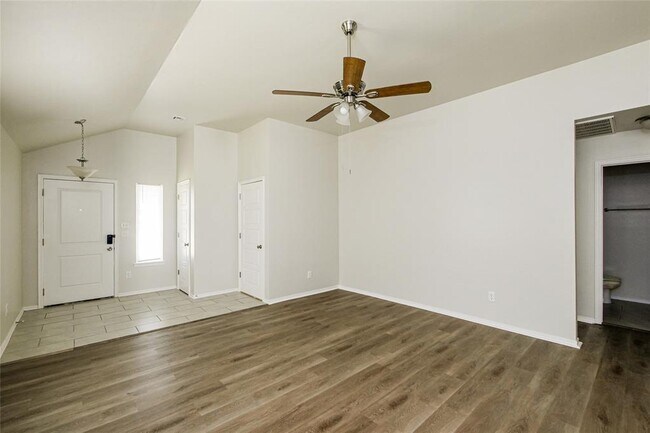 Foto del edificio - 4608 Crystal Clear Ln