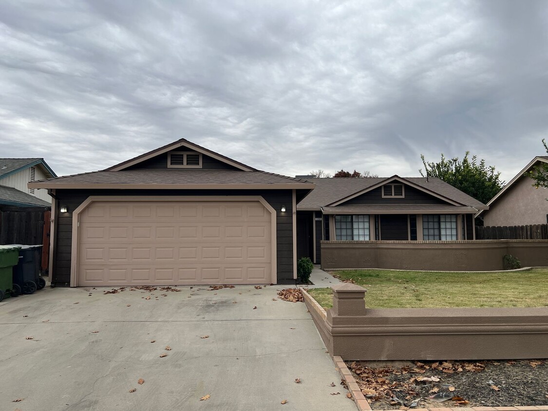 Foto principal - 4-bedroom single story home in Turlock!